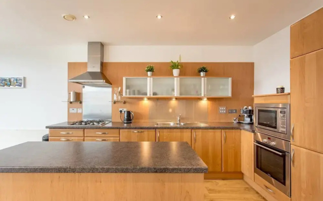 Bright Riverside Apt. w/ Terrace