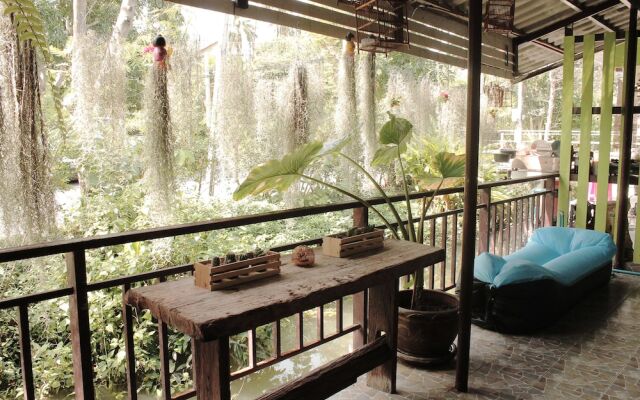 Baanklong Amphawa Homestay
