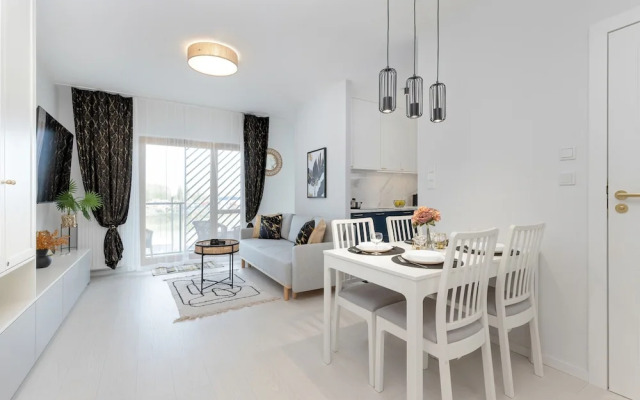 Modern With Balcony and Gym by Renters