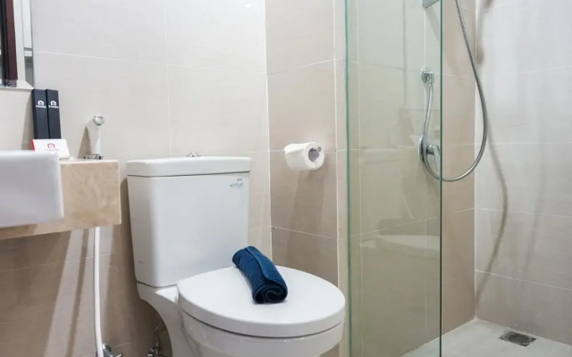 Peaceful Studio Apartment At Puri Mansion