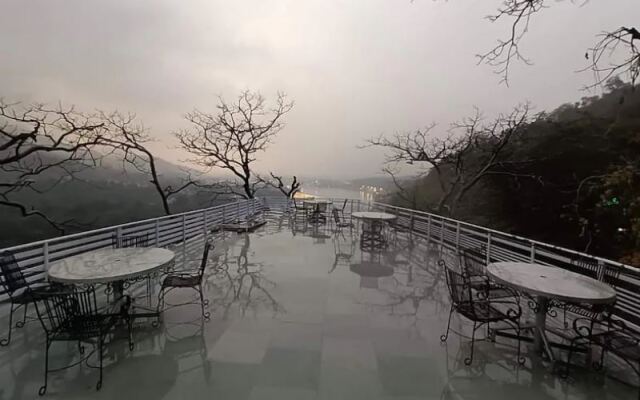 Reveries Luxury Hotel Rishikesh
