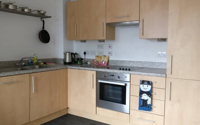 Beautiful City Centre 2-bed Apartment With Balcony