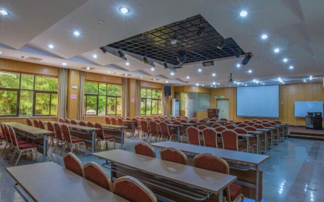 Emerald Resort