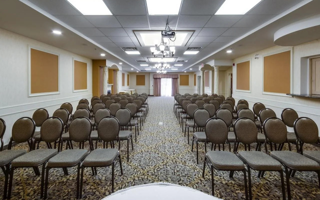 Monte Carlo Inn Barrie Suites