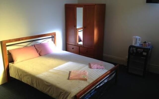 Australian Hotel Motel