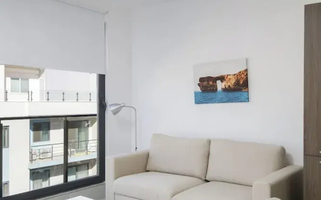 Cosy & Modern 1 BR APT - 2 mins from sea