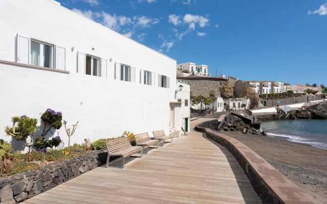 HomeLike Stunning Sea Front House El Poris