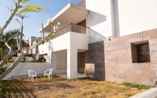 OYO 11064 Home Elegant 3BHK Villa Near Hiran Magri