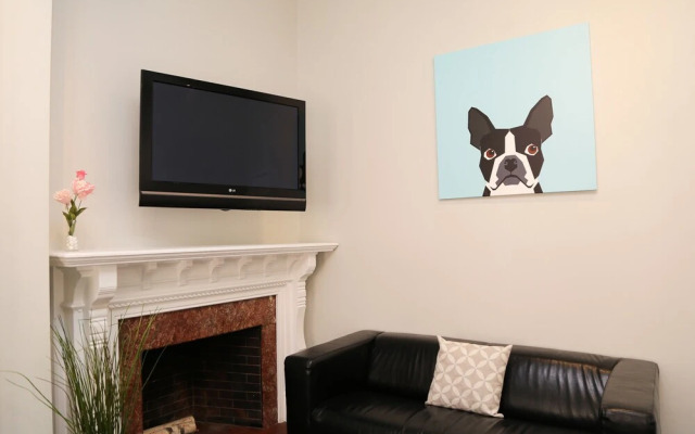 Maverick Suites at 245 Newbury St