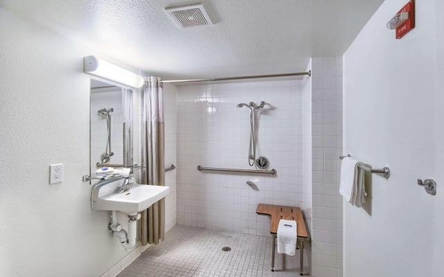 Motel 6 Everett, WA - South