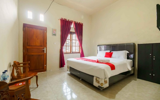 RedDoorz near Bukit Kubu Berastagi – Guest Rooms – Berastagi