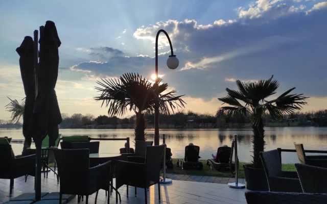 Waterfront Lodge