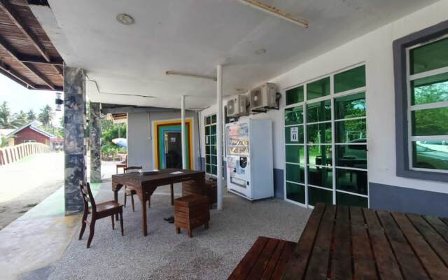 OYO 90799 Sharhan Residence