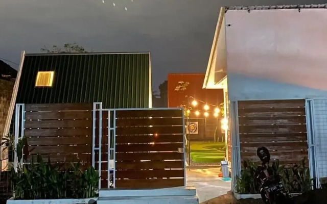 Tropical House and Mini Golf Yogyakarta