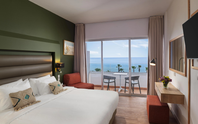 Leonardo Cypria Bay