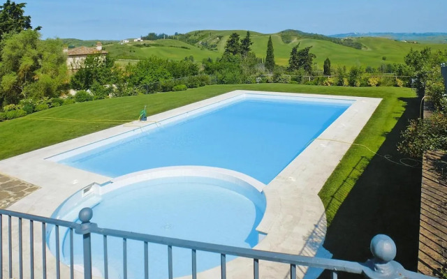 Apartment in Tuscany With Pool & Golf Access