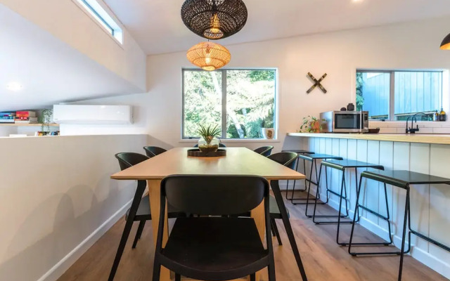 Family Friendly Home with Tree Top Vista