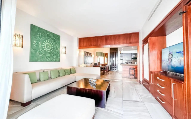 AT 2233 Amazing with Enormous Terrace & PrivatePool