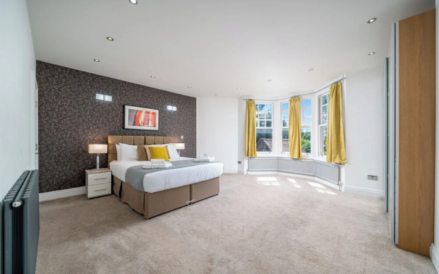 Madika Homes Luxe Apartment in Mill Hill