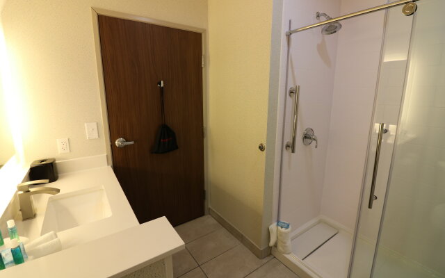 Holiday Inn Express & Suites Coffeyville by IHG