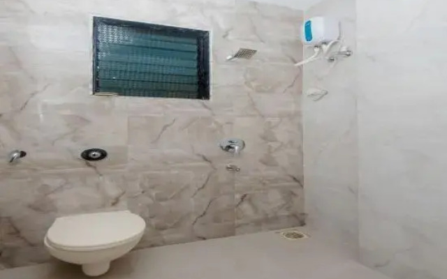 Everest Inn by OYO Rooms