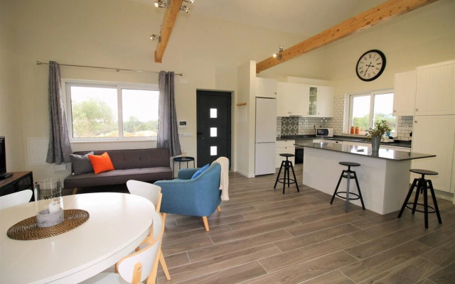 Semi-detached Villa With Pool In Rural Setting