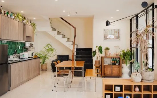 Spacious Duplex w/ Private Pool & City View – Restaurant – Ho Chi Minh City