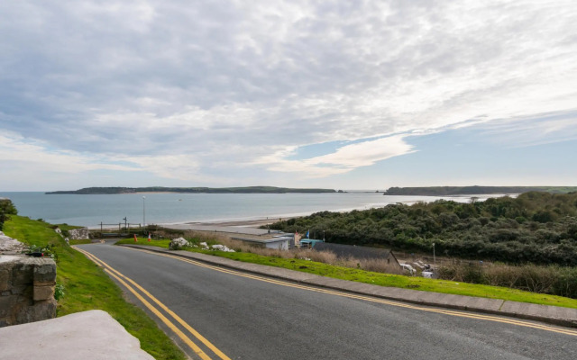Apartment 3 Waterstone House - Sea Front Apartment Hot Tub