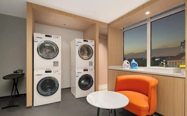 Holiday Inn Express Qingdao Hongdao Station by IHG