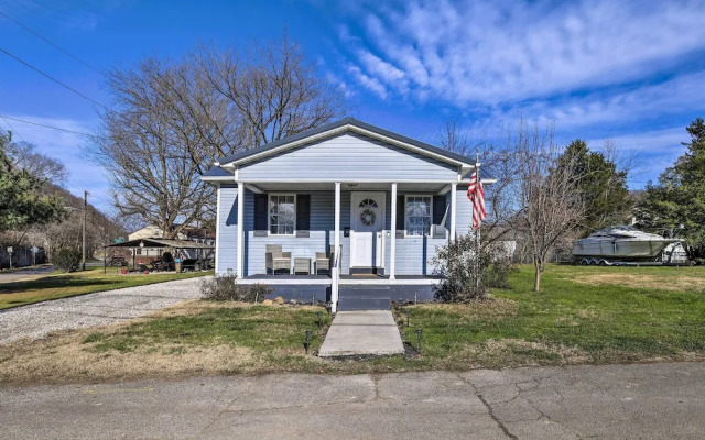Pet-friendly Charleston Home w/ Fenced Yard!