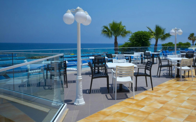 Myroandrou Beach Apartments