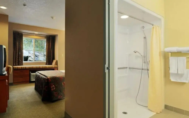Parry Sound Inn & Suites
