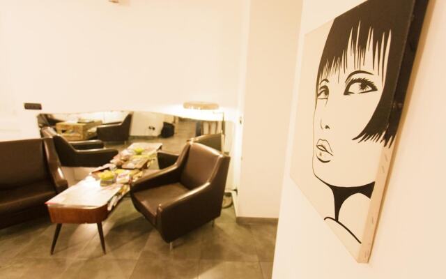 Mr. Frills Apartment