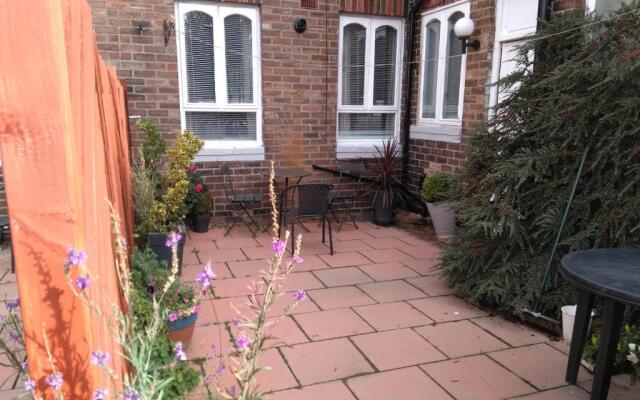 Apartment with Outside Patio and Car Space