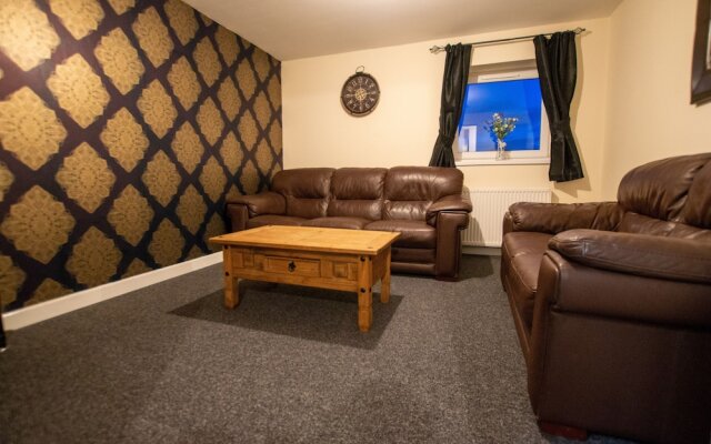 Fresh 4-bed Apartment