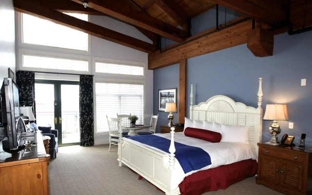 Boston Yacht Haven Inn & Marina