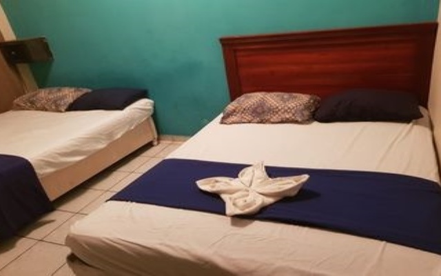 Hostal Guacamayos  Rafting  Backpacker .