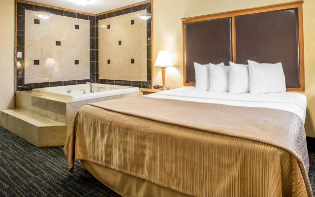 Hibiscus Inn & Suites