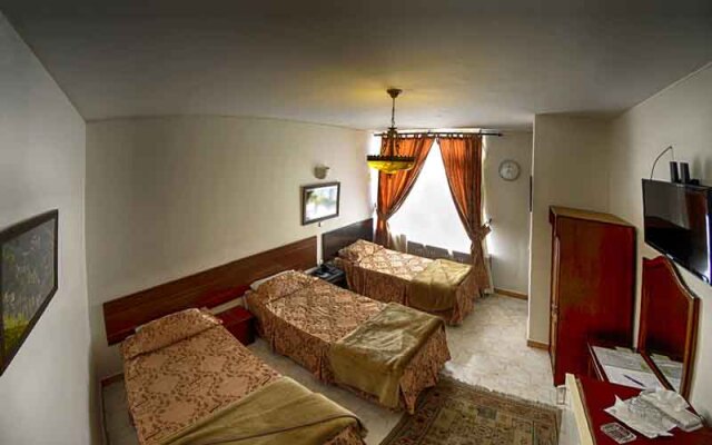 Gollestan Hotel