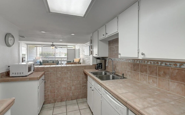 Sunny Beaches 3 Bedroom Condo by RedAwning