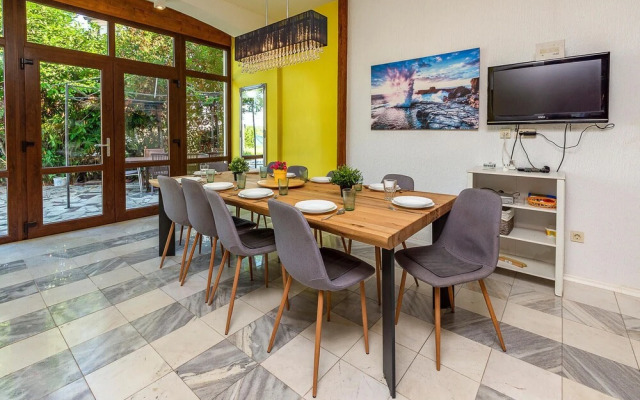 Awesome Home in Rovinj With Wifi and 6 Bedrooms