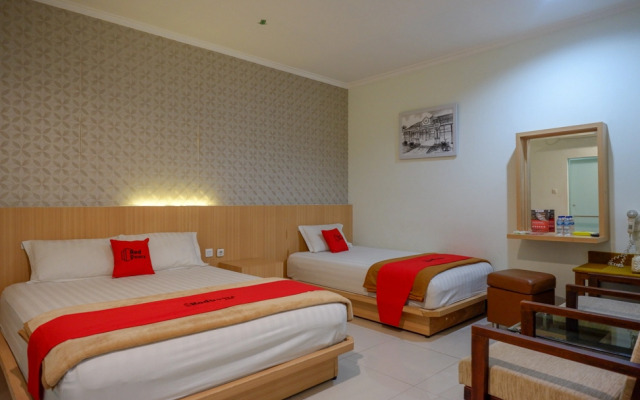 Family Budget Hotels F77 by Reddoorz
