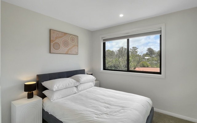 Spacious 4-bed House Near Batemans Bay Centre – Guest Rooms – Batemans Bay