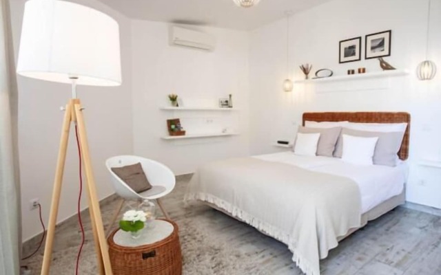 Quinta B. - Adults Only