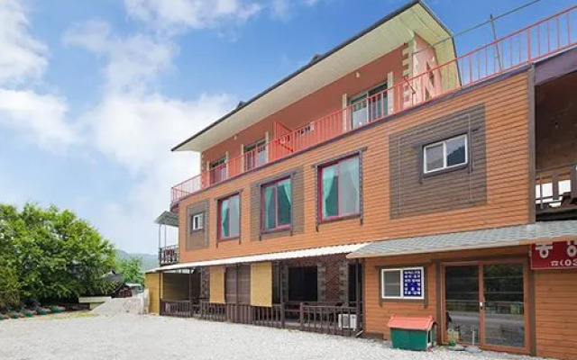 Yeongwol Donggang Close Pension