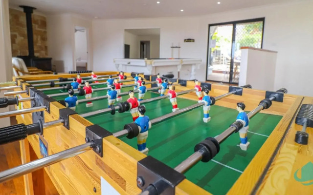 Splendour Hideaway - Luxury pool at Caves Beach