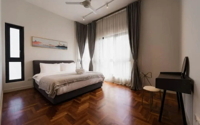 Mews Luxe Residence Apartments