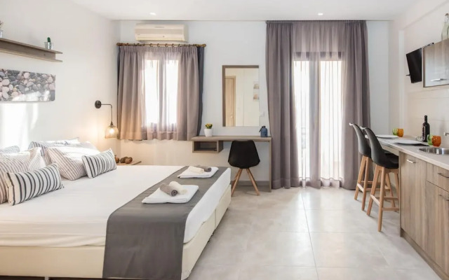 Mikes Beach Apartments & Studios