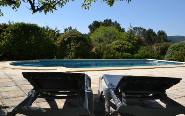 Lovely villa in Cesseras with private swimming pool