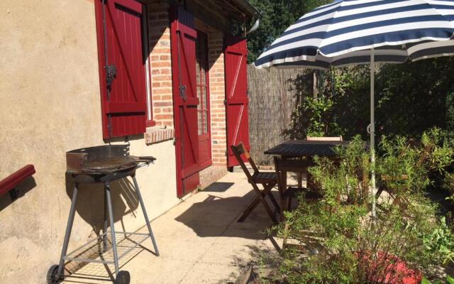 La Maison aux Volets Rouges